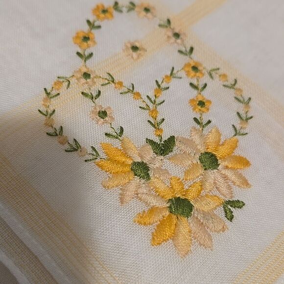 Vintage Handkerchief Lot 9 Mid Century White Floral Sheer Scalloped Hanky Bundle - Picture 10 of 13